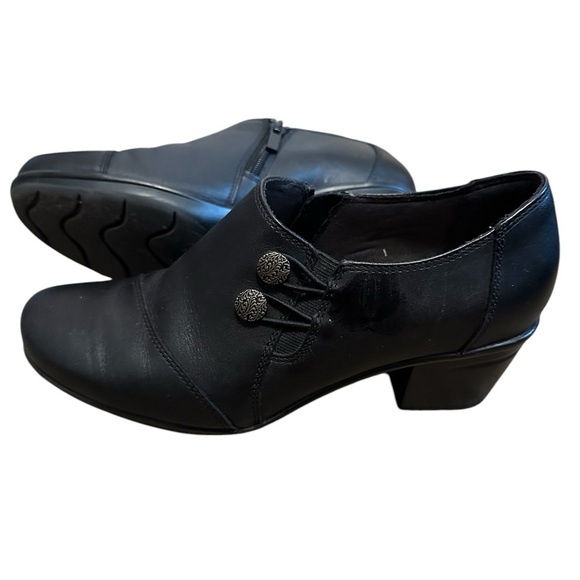 Clarks Black Leather Side Zip Ankle Booties Block Heels Shoes Button Detail  7.5 - Picture 2 of 3